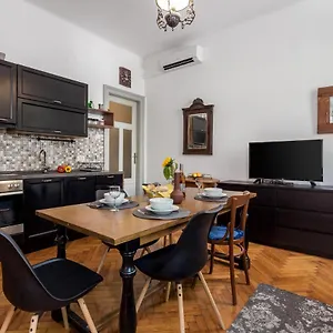 4 Bedroom Apartman